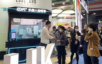 上海长宁区区长王岚、各局委办领导亲切视察COFE+机器人咖啡亭进博会展台