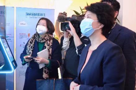 “她经济”下机器人咖啡的发展前景 ——全国妇联领导视察COFE+机器人咖啡亭